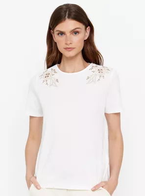 Polera Bordado Detalle en Hombros