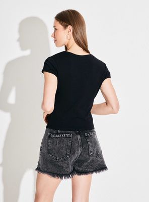 Imagen 2 del producto Polera Nudo Hombro Perlitas Metálicas en Cuello