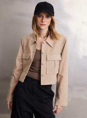 Chaqueta Trucker Tela Texturizada y Botón Forrado