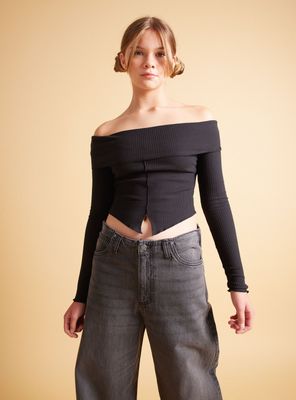 Imagen 1 del producto Polera Manga Larga con Pequeña Abertura Adelante