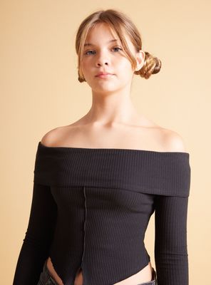 Imagen 2 del producto Polera Manga Larga con Pequeña Abertura Adelante