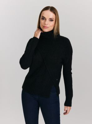 Sweater Cuello Alto con Corte Diagonal en Delantero