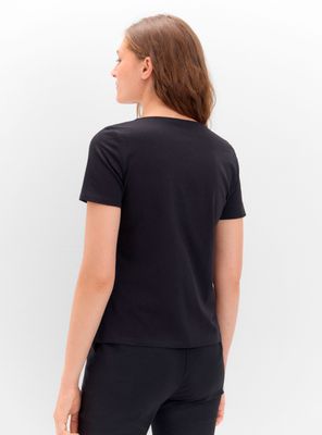 Imagen 2 del producto Polera Escote con Detalle Bordado