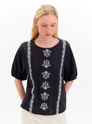 Polera Bordado Frontal Flores