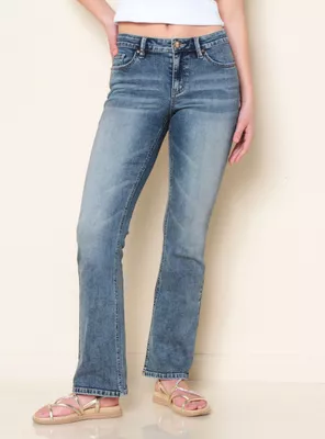 Jeans Semi Flare Pretina con Tapitas en Bolsillos Trasero