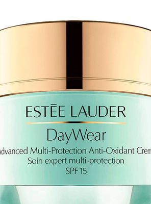 Imagen 2 del producto Crema Hidratante Anti Edad DayWear SPF 15 para Piel Seca 50 ml