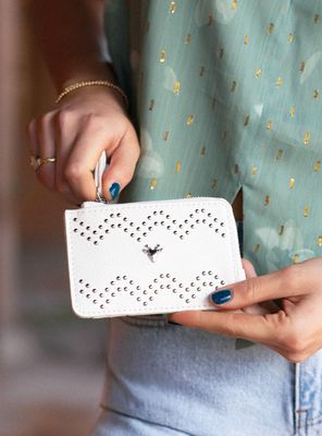 Billetera Stud White