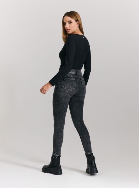 Jeans Gravillado con Cierres y Cadena-5