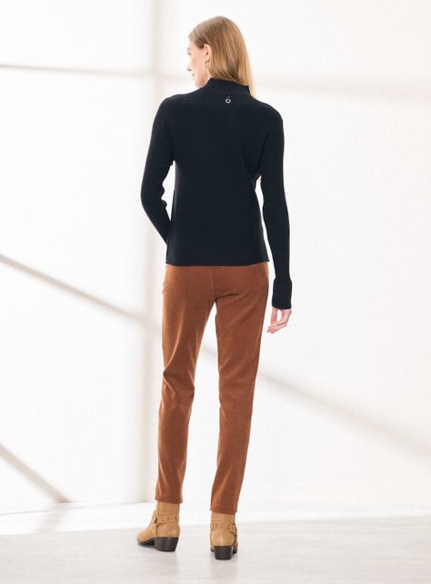 Sweater Cuello Alto y Textura Líneas-5