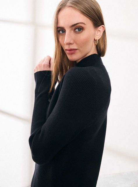 Sweater Cuello Alto y Textura Líneas-3