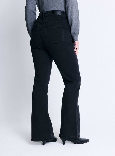 Jeans Flare con Tachas en Bolsillos Delanteros Talla Curvy-1