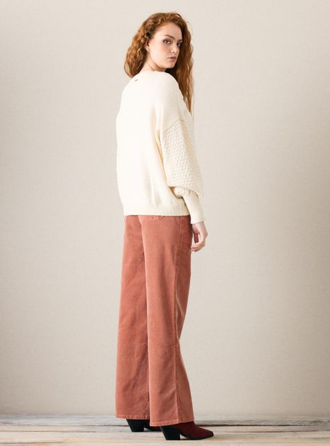 Sweater con Flores Bordadas en Relieve-5
