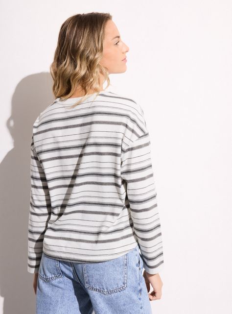Polera Manga Larga Regular con Bordado en Pecho-1