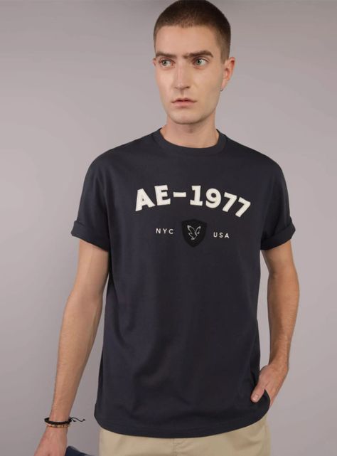 Polera AE Gráfico Logo con Relieve-0