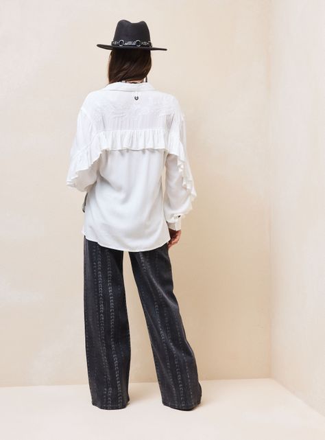 Blusa Bordado al Tono en Espalda y Mangas-5