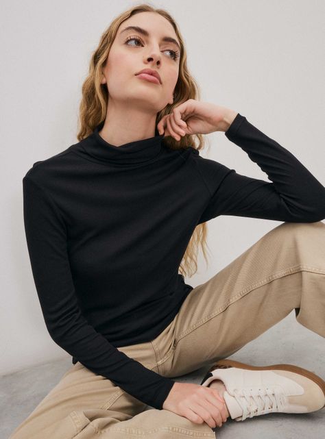 Polera Cuello Alto Ajustada-2