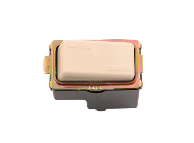 Interruptor conmutador magic 16 amp Bticino-0