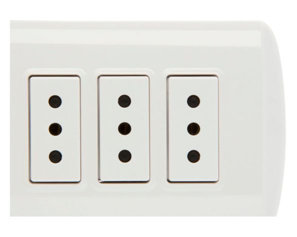 Toma corriente triple 10 a modus blanco Bticino-1