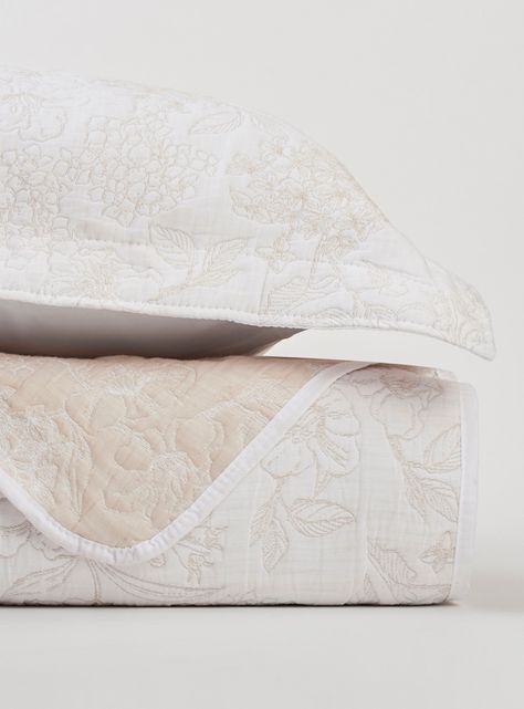Cubrecama Jacquard Hortensias Beige 2 Plazas-2