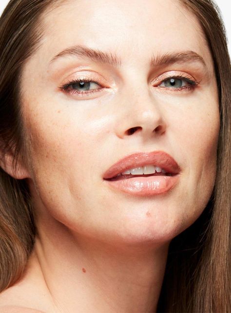 Base de Maquillaje M·A·C Strobe Dewy Skin Light 3-2