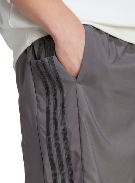 Short Tiro Medio Liviano y Moderno-4