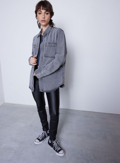 Chaqueta Denim Lavada con Aplicación-4