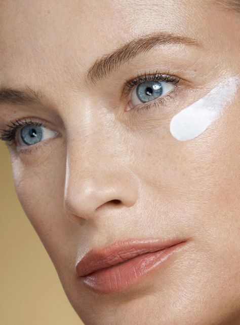 Crema Hidratante Re-Nutriv Ultimate Lift Regenerating Youth Eye Estée Lauder 15 Ml-2