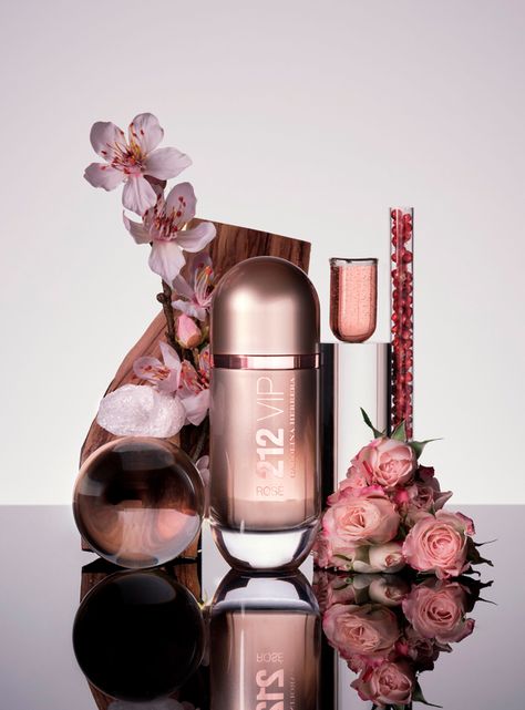 Perfume Carolina Herrera 212 Vip Rosé Mujer EDP 80 ml-2