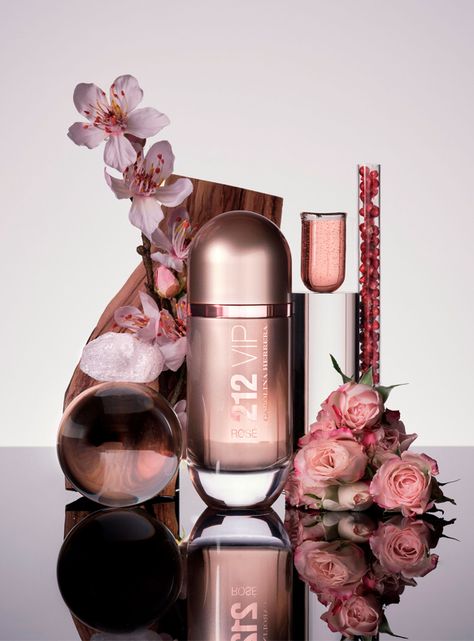 Perfume 212 Vip Rosé 1 Mujer EDP 50 ml-2