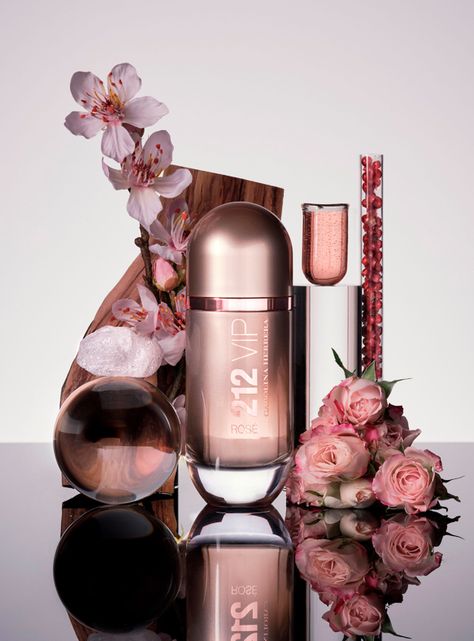 Perfume 212 VIP Rosé EDP Mujer 30 ml Carolina Herrera-2