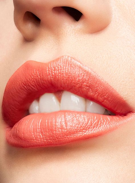 Labial Lustreglass Sheer-Shine Lipstick Kissmet 3 g-3