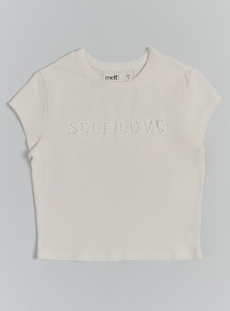 Polera Diseño Bordado con Hoyos en el Pecho-2