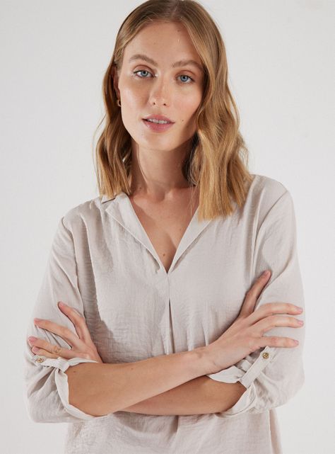 Blusa Satinada Con Pinza En Escote-2