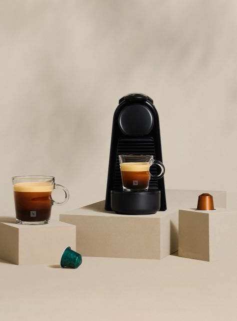 Cafetera de Cápsulas Essenza Mini Roja + Espumador de Leche Aeroccino 3-8