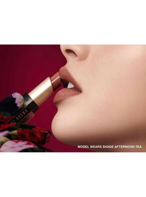Labial Bobbi Brown Luxe Matte Lipstick Downtown Rose 3.5g-3