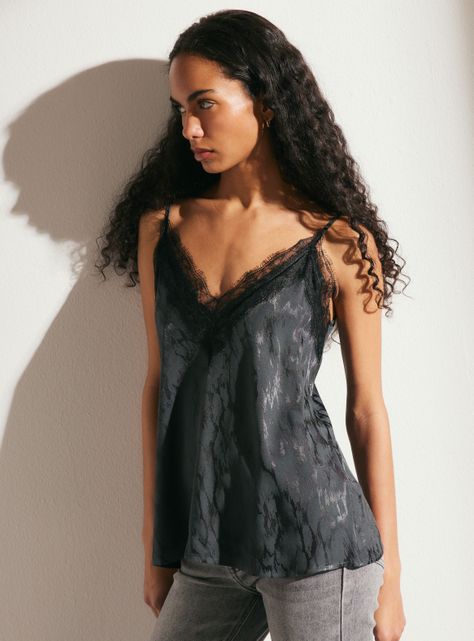 Blusa con Encaje en Escote-0