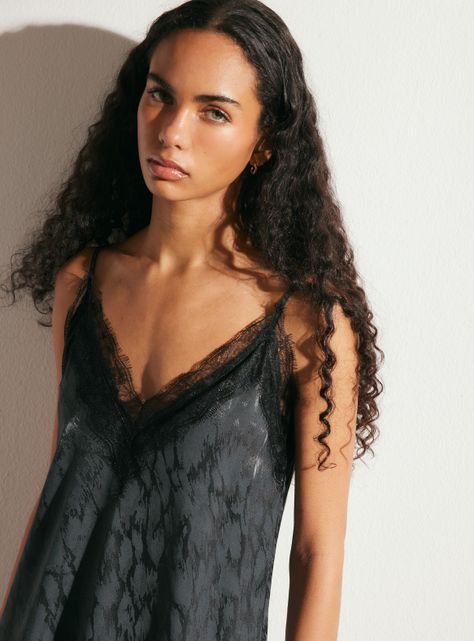 Blusa con Encaje en Escote-2