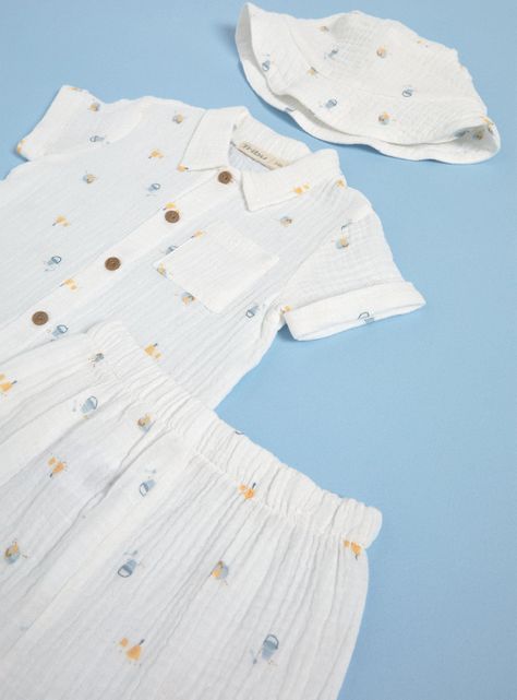 Conjunto Estampado de Camisa, Short y Gorro-4