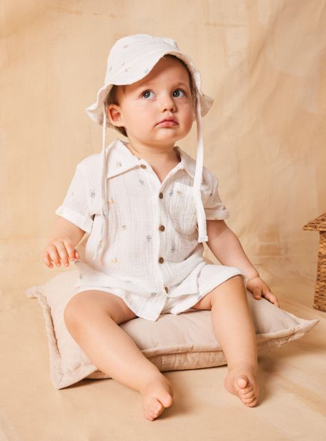 Conjunto Estampado de Camisa, Short y Gorro-0