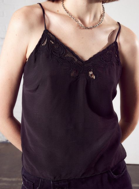 Blusa con Tirantes y Detalles Delanteros-3