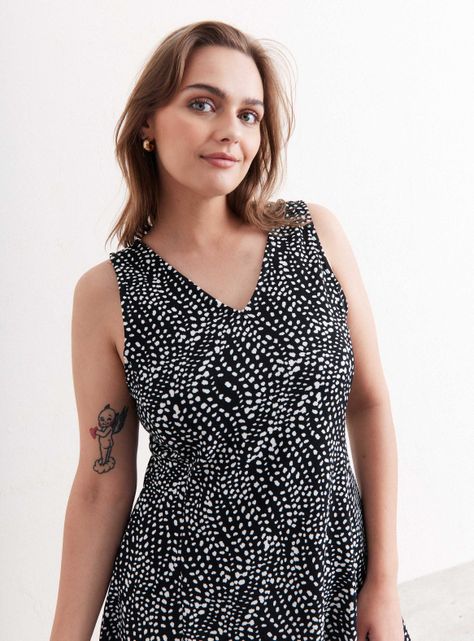 Vestido Cuello en V con Corte Vertical-2