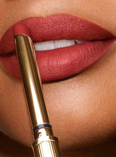 Labial  Pure Color Explicit Silk Matte Lipstick  Rebellious Rose Rated 0.7 g-1