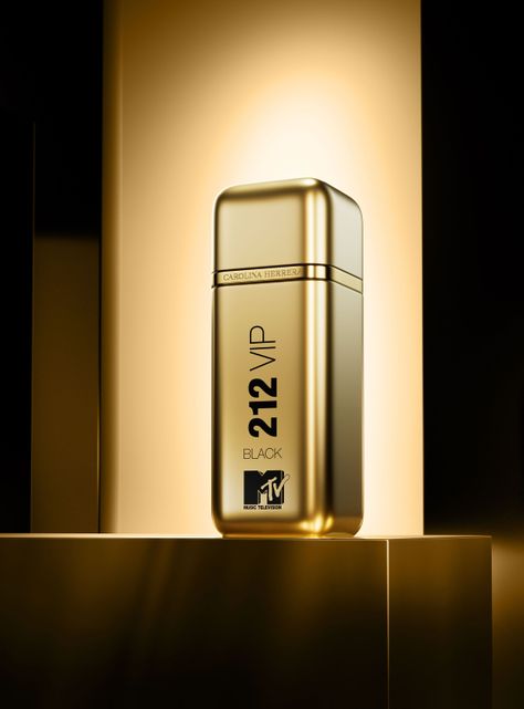 Perfume 212 Vip Black MTV EDP Hombre 100 ml Carolina Herrera-3