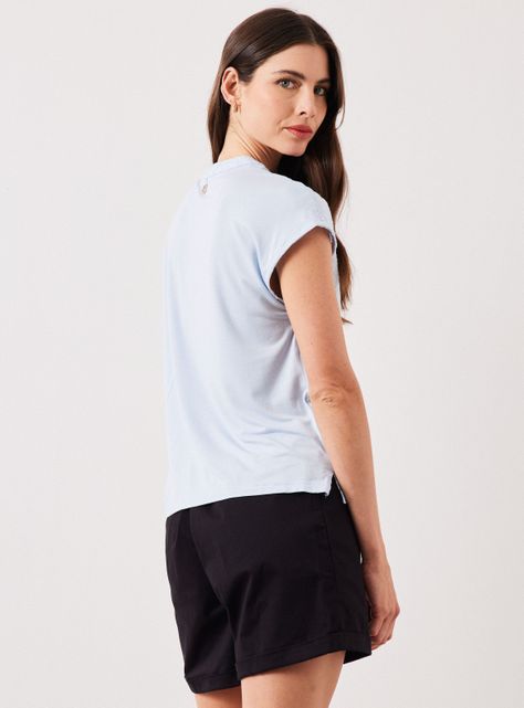 Polera con Detalle Bordado Cuello V-1