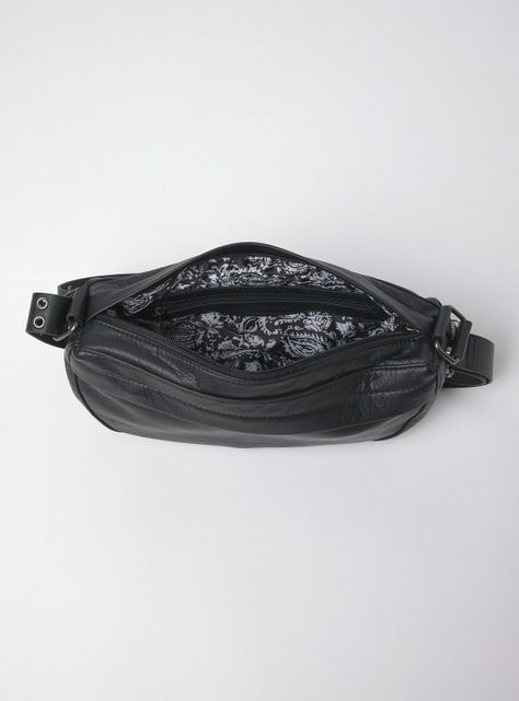 Cartera Tipo Banano Ojetillos-5