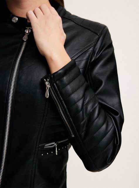 Chaqueta Biker Bolsillos con Cierre y Aplicaciones-3