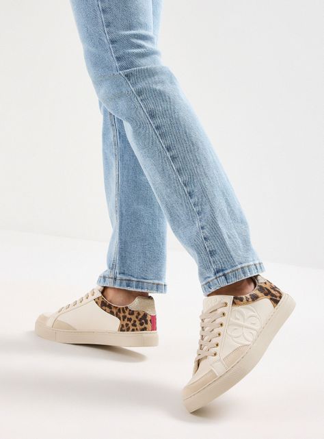 Zapatilla Urbana Efecto Cuero con Aplicación Brillo Mujer-0