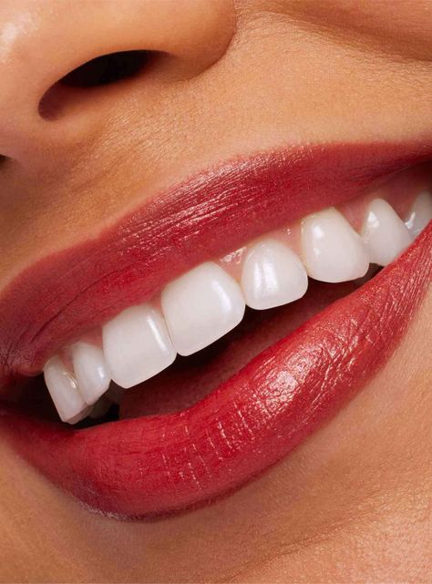 Labial Frost Lipstick Gift Of Gold Regal Red 3g-3