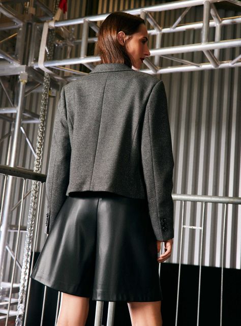 Blazer Crop Tela Detalle Metalizado y Abotonadura Cruzada-1