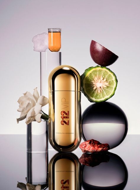 Perfume 212 VIP EDP Mujer 80 ml Carolina Herrera-2